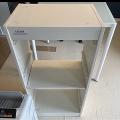 空気清浄機、テーブル、棚の画像