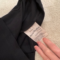 acne アクネ　Tシャツの画像