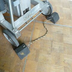 【中古】電動 高所作業 リフト PLC-24 人員リフト 高さ 1.99m〜5.3m 最大荷重300ポンド(約136Kg) 100V Genie Industries の画像