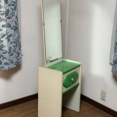 昭和レトロ調ドレッサーの画像