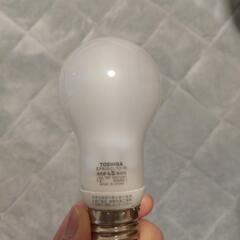 スリッパラック＆電球３個の画像