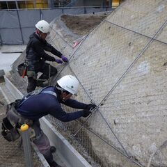 給与即日支給「地形に挑む！法面工事の仲間を募集中！」の画像