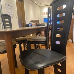 ダイニングテーブル、椅子の画像