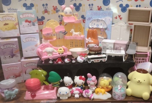 キティちゃん　ポムポムプリン　シナモンロール　サンリオ　フィギュア