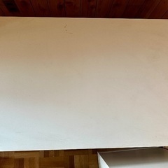【尼崎無料】白テーブルの画像