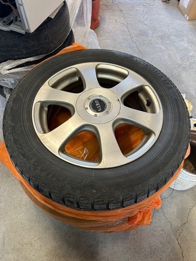 スタッドレスアルミホイール205/60/16