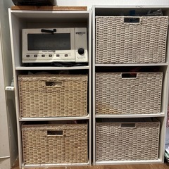 カラーボックス2つとカゴ5つ