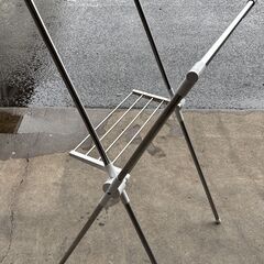 中古品　室内物干し　物干しスタンド　折り畳み式の画像
