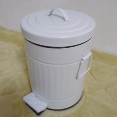 5L ペダル式　ペール　ゴミ箱　ラウンド　ホワイト│フタ付き　ふた付き　ダストボックス　ごみ箱　キッチン　お洒落　リットルの画像