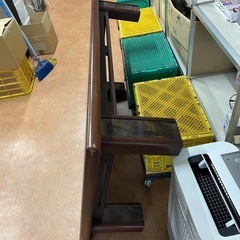木製テーブルの画像