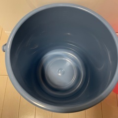 バケツ　13Lと洗濯カゴの画像