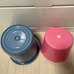 バケツ　13Lと洗濯カゴの画像