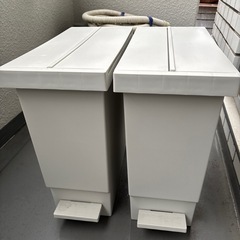 35リットルゴミ箱×2