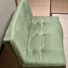 2人掛けソファ(緑色)（無料）食器棚・収納棚・テーブル等の家具をお譲りします。の画像