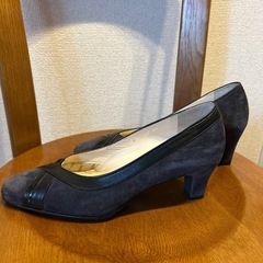 RIZ comfort リズコンフォート スエード パンプスの画像