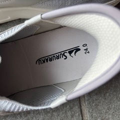 【新品】24cm 手を使わず履けるスニーカーの画像