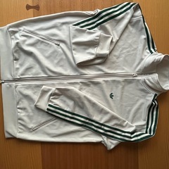 adidasジャージの画像