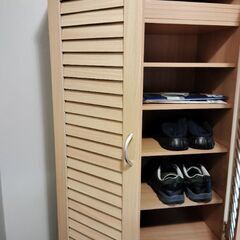 玄関収納　シューズボックス　下駄箱、と籐の傘立ての画像