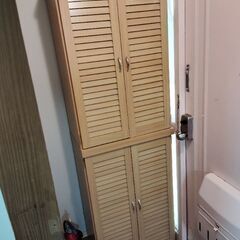 玄関収納　シューズボックス　下駄箱、と籐の傘立ての画像