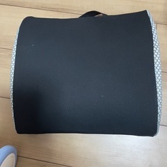 車用腰あてクッション