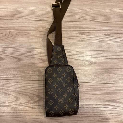 LVボディバッグ　ショルダーバッグ