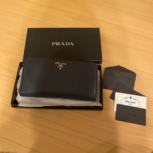 PRADA長財布