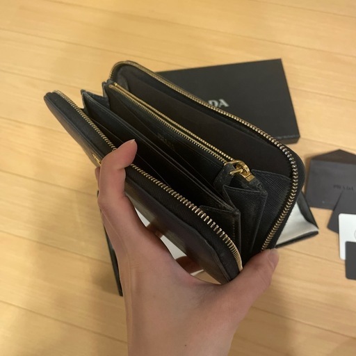 PRADA長財布