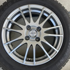 175/65R15超バリ山スタッドレスタイヤ付きホイール4本　アクア、ヴィッツ、スイフト等　ランクBの画像