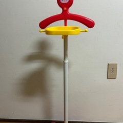 幼稚園制服掛けの画像