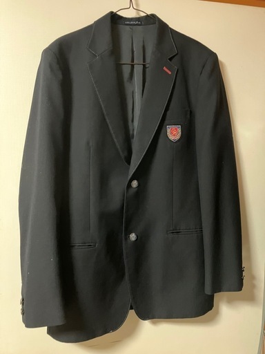 中部商業制服男子