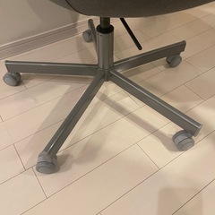 IKEA skruvsta スクルーヴスタ キャスター付きの画像
