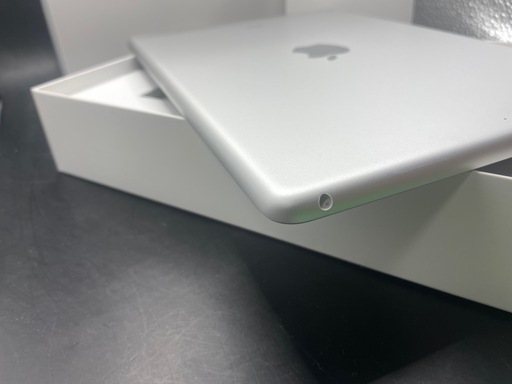 【超美品】 Apple iPad 第8世代 32GB Wifiモデル ゴールド