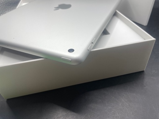 【超美品】 Apple iPad 第8世代 32GB Wifiモデル ゴールド
