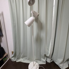 IKEA ホワイトフロアランプ 3灯式