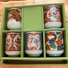 有田焼彩窯　ご飯茶碗　湯呑みセット　花鳥　金彩の画像