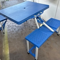 キャンプテーブル