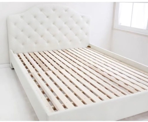 ラグジュアリーハイバッグレザー調ベッドフレーム