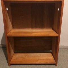 木製の棚、本棚の画像