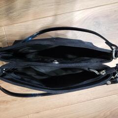 黒のカバンの画像