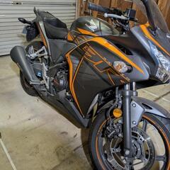 車庫保管！走行距離4000キロ　HONDA　CBR250R