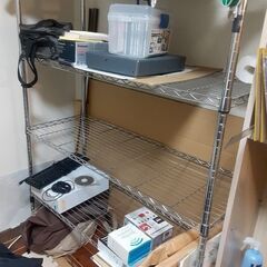 【無料】スチールラック、高さ約160cm、棚板約120×約45cmの画像