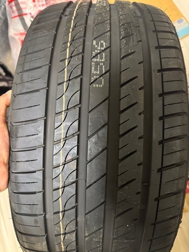 新品　
22インチ　245 30