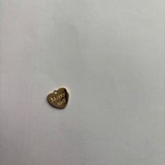 ハート型marry me?と印字された金色メッキ？チャームの画像