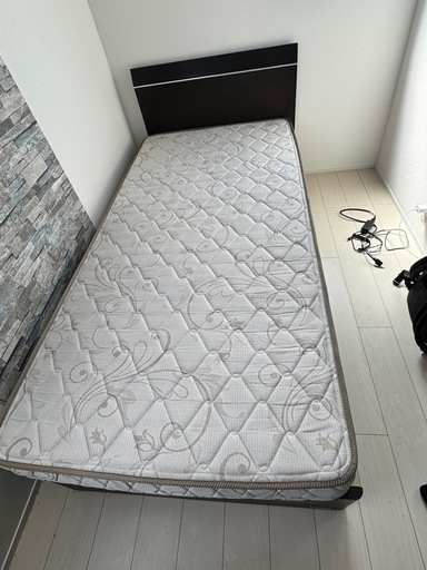 シングルベッドとマットレスセット