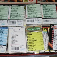 昭和演歌カセットカラオケセット　アタッシュケース＋マイク（電源確認のみ）＋歌詞ブック2冊付（希望でしたら＋千円でカセットデッキ）　全30巻＋おまけ7巻の画像