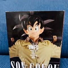 軍服悟空フィギュアの画像