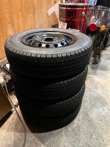 新品スタッドレスタイヤ