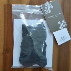 terawear emuスマホストラップ　フリルブラックの画像