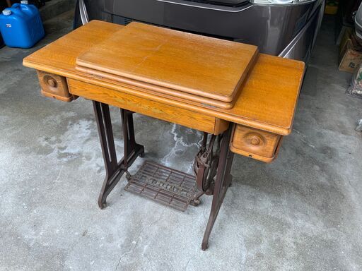 ◇希少現状品◇RICCAR リッカー アンティークミシン 足踏み型黒ミシン◇レトロミシン★1950年代 ヴィンテージ