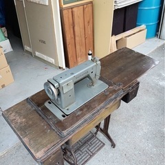 トヨタ製アンティーク足踏みミシン！